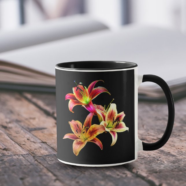 Elegant trio av gula rosa dagliljor blommor mugg (Elegant Trio of Yellow Pink Daylilies Floral 11 oz Coffee Mug Cover Photo.)