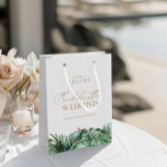 Elegant Tropical Bachelorette Helg<br><div class="desc">Den här snyggten anpassad design har ett vackert handskrivet skript mot bakgrund av vibrerande tropiska löv. Det tillför lite sofistikering och tropisk charm till bachelorette firande. Anpassa den enkelt med briden till namn och andra detaljer. Den här unika designen är perfektens tillbehör till ett modernt bachelorette-parti eller till ett oförglömligt...</div>