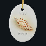 Elegant Tropical Junonia Florida Beach Snäcka Namn Julgransprydnad Keramik<br><div class="desc">Elegant Tropical Junonia Florida Beach Snäcka Namn Ornament. Den här snäckan av stranden i perfekten Junonia är fotograferad med högupplöst makrofotografi och finns i Snäckan för Junonia Beach Collection. Anpassa med ditt första Initialer och Namn. Junonia-blötdjur lever på mer än 100 meters djup i kustområdet, så Beach Combers hittar sällan...</div>