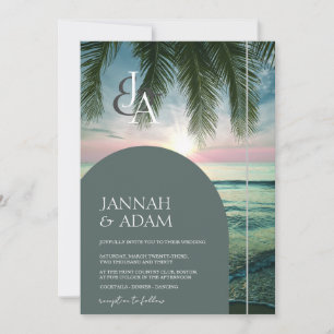 Elegant Tropisk Strand Solnedgång Monogram Bröllop Inbjudningar
