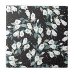 Elegant Tulip Flower Mönster Black Background Kakelplatta<br><div class="desc">Förbättra din insamling med vår elegant tulpanblomma mönster mot svart bakgrund. Den här sofistikerade blommigten har vita tulpaner och löv, perfekt för att lägga till en beröring av naturen till valfritt objekt. Mönster är idealiskt för hemdekaler, kläder och tillbehör, och det är perfekt för dem som uppskattar botaniskt elegans och...</div>