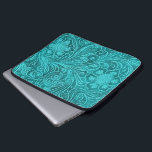 Elegant Turkos Läderutseende Embossed Flowers Laptop Fodral<br><div class="desc">Elegant turkosblått,  vintage- eller portaläder ser ut med blommor som är präglade för laptop sleeve. Finns på andra produkter och kan begäras för någon av de produkter som erbjuds på Zazzle.</div>