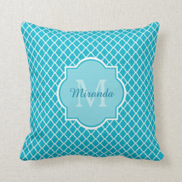 Elegant turkosblå Quatrefoil-monogram och namn Kudde