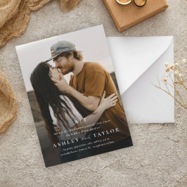 Elegant Type Monogram Photo Bröllop Inbjudan Vykort