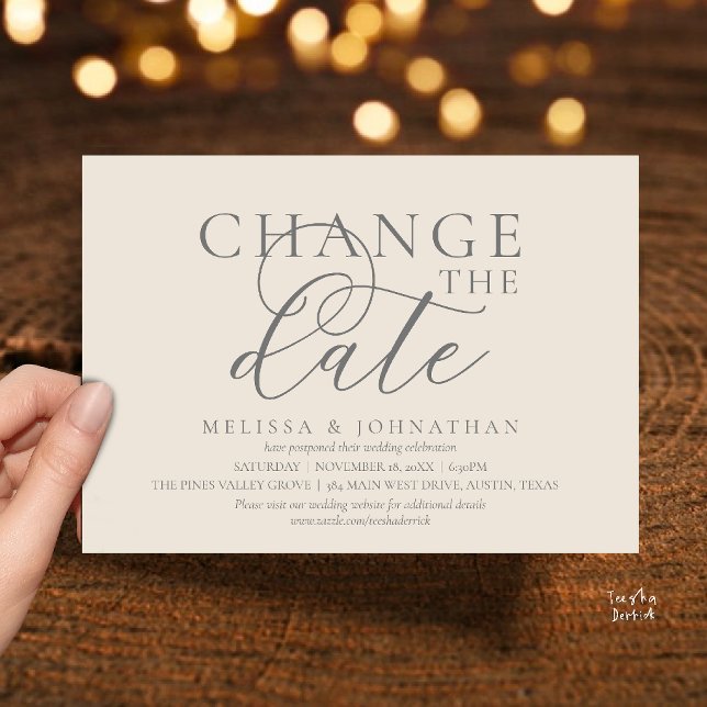 Elegant typografisk bröllopsförsening ändra datume inbjudningar (Chic Typographic Wedding Postpone Postponement Change the date Invitation card in cream grey)