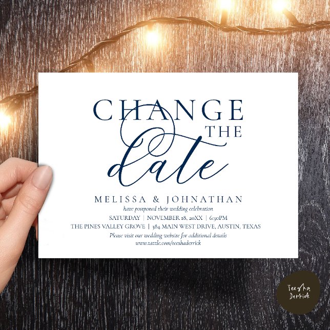 Elegant typografisk bröllopsförsening ändra datume inbjudningar (Chic Typographic Wedding Postpone Postponement Change the date Invitation card in navy blue)