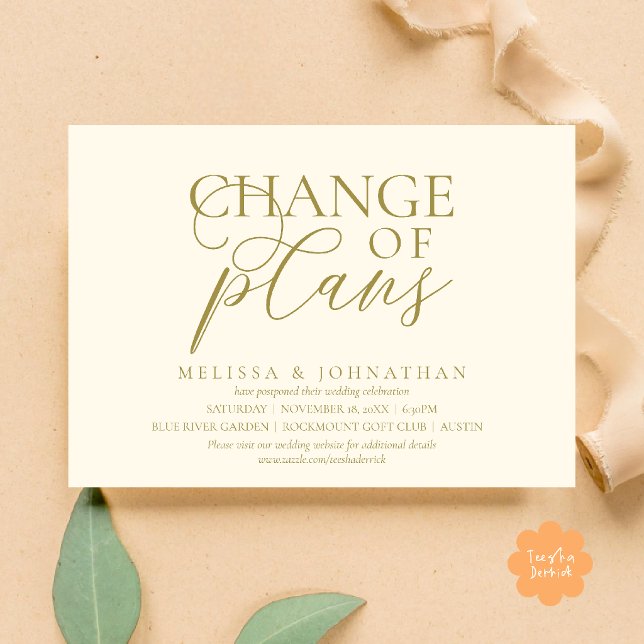 Elegant typografisk bröllopsförsening Ändring av p Inbjudningar (Chic Typographic Wedding Postponement Change of plans Date Changed Invitation Card in Gold Cream)