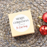Elegant Typography God jul & Family Namn Runt Klistermärke<br><div class="desc">En elegant juldekalk med "God jul in Classic serif typography och ditt namn med röd skrift. Det finns en slimmad vågrät som avgränsar de två textavsnitten. Perfekt för förslutning av kuvert, dekoration av presentlådor eller förskönande av festföremål! Made för att matcha våra merry Moments | Modern jul 9 Photo Collage...</div>