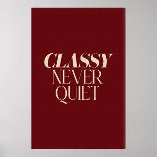 Elegant Väggkonst Aldrig Tyst Beige Serif Bokstäve