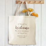 Elegant Välkomsthälsning Bröllop Hotel Guest Favor Tygkasse<br><div class="desc">Elegant, klassisk gästväska i bröllop har en chic i brunt trendig med en genomskinlig bakgrund som visar det naturliga bakgrundsmaterialet & färg. Denna moderna enkla design ger tidlös, klassisk sofistikering. Anpassa namn för paret och händelsemedagen i elegant rustik brunskrift och skript. Det här är en perfekt som medföljer vilken bröllopsfest...</div>