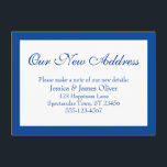 Elegant Vår Nya adress gräns, blå och vit Tilläggskort<br><div class="desc">Behålla dina vänner och din familj och dina nya adress med hjälp av dessa enkla, elegant-höljeskort. En enkel anteckning läser "Vår Ny adress" överst med ett söt, traditionellt skriptteckensnitt. Använda mallen fält om du vill lägga till all information för att anpassa designen för din egen använda. Den blå typen placerades...</div>