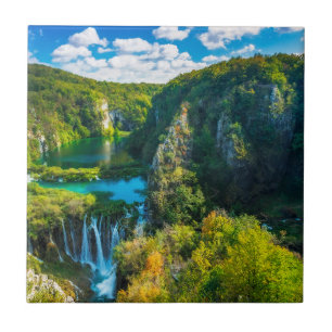 Elegant vattenfallsscen, Kroatien Kakelplatta
