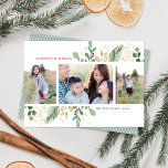 Elegant Vattenfärg Botaniskt 3 Fotojul Julkort<br><div class="desc">Helgdag i elegant har ett vackert ram av botaniska vattenfärger med faux guld-accenter och EDITABLE hälsning "Happiest Helgdagars". Utformningen är enkel men ändå elegant. På kortets framsida finns det utrymme för tre foton (två lodräna och ett vågrät). På baksidan hittar du en samordnande grönt och ett vitt diagonalt rand mönster....</div>