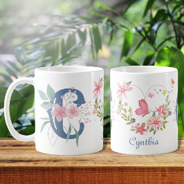 Elegant Vattenfärgad Blommigt Butterfly Monogram C Kaffemugg