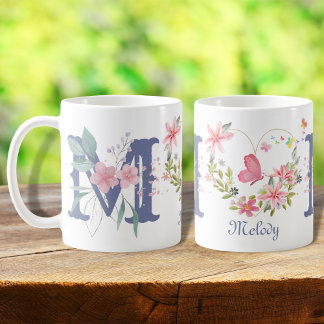 Elegant Vattenfärgad Blommigt Butterfly Monogram M Kaffemugg
