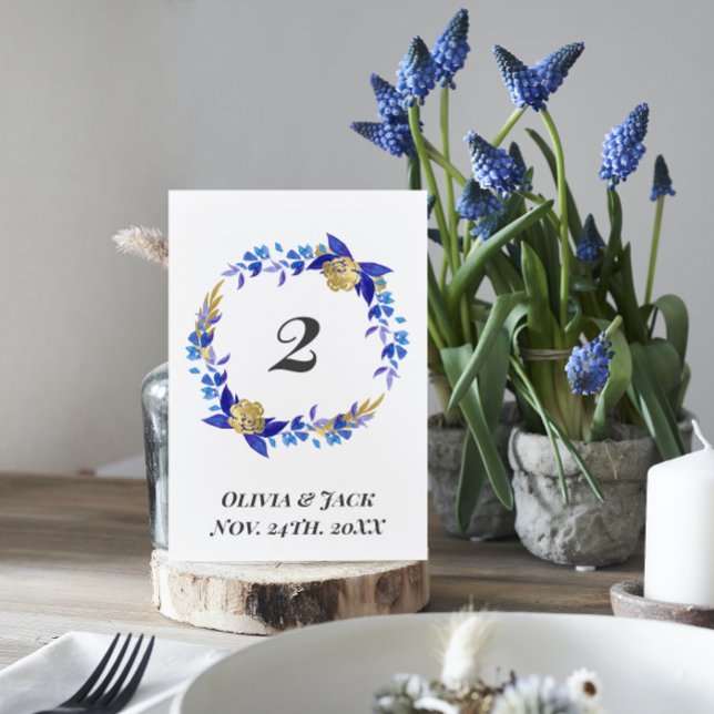 Elegant Vattenskärg blå blomma Bröllop Bordsnummer (wedding reception table number card, Blue and gold, Floral wreath, wold flowers)