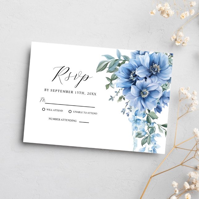 Elegant Vattenskärg Blommigt Dusty Blue Bröllop OSA Kort (Elegant Watercolor Floral Dusty Blue Wedding RSVP Card)