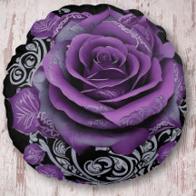Elegant velvet ro omgiven av Tribal mönster