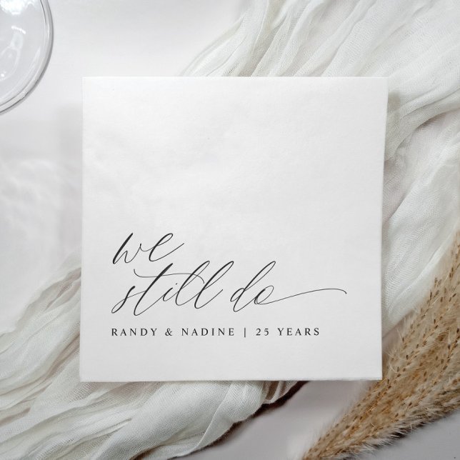 Elegant Vi Gör Fortfarande Bröllopsjubileum Pappersservett (Elegant wedding anniversary napkins - we still do - in a modern romantic calligraphy script.)