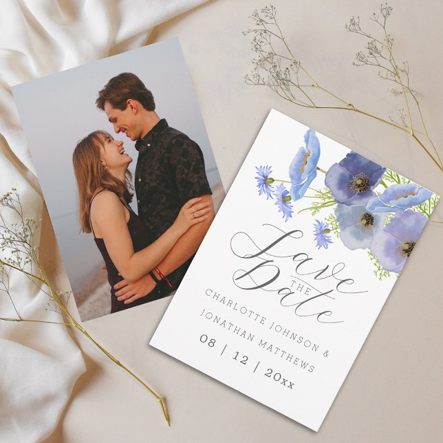 Elegant Vild Blomma Blå Blommig Foto Bröllop Spara Datumet (Romantic wildflower bouquet blue watercolor floral Modern photo wedding save the date invitation )