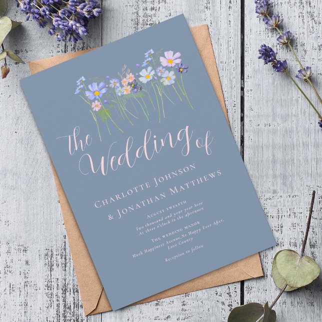 Elegant Vildblomma Dammig Blå Rosa Blommig Bröllop Inbjudningar (Modern rustic wildflower meadow dusty blue blush pink floral wedding invitation)