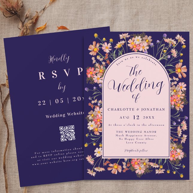 Elegant vildblomsvalv marinblå rosa bröllop inbjudningar (Wildflower elegant floral arch navy blue blush pink Wedding qr code invitation)
