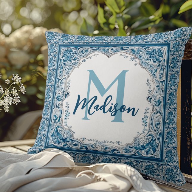 Elegant Vintage Aqua Blå Blommig Monogram Kudde (Skapare uppladdad)