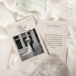 Elegant Vintage Black & White Bröllop Photo Tack Kort<br><div class="desc">Vänd dig till stil om din tacksamhet med Elegant Vintage Black & White Bröllop Photo Tack-kortet från MIA-samlingen. Det här klassiska kortet fångar skönheten i dina oförglömliga stunder, vilket gör att du kan uttrycka ditt tack i stil. Anpassa den med ett omhuldat foto från bröllop, och lägg till en aning...</div>