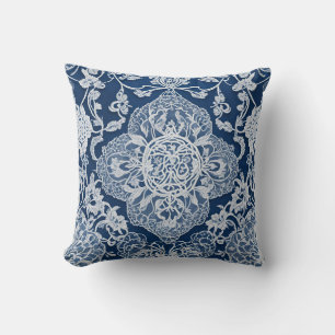 Elegant vintage blommig spets blå och vit kudde