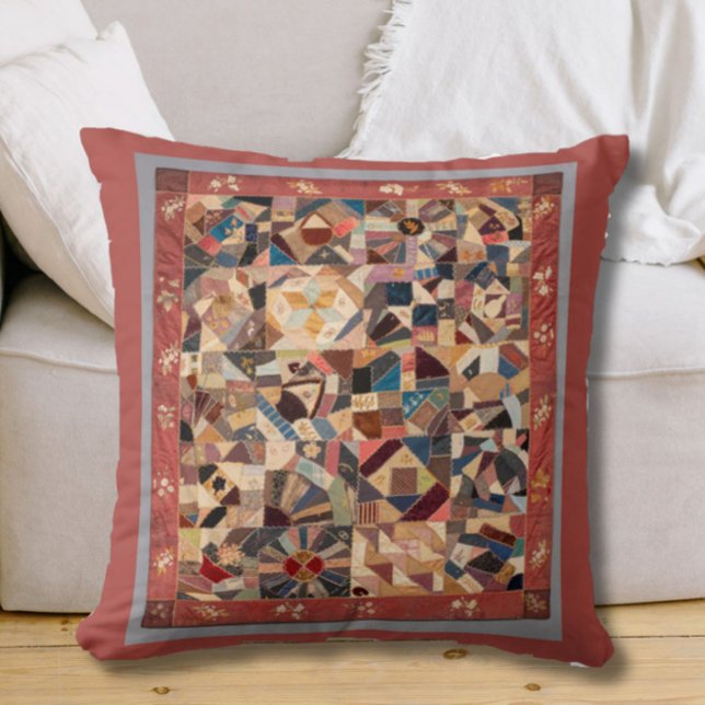 Elegant Vintage Crazy Patchwork Quilt Mönster Kudde (A beautiful + elegant accent for your space, this pillow features a colorful vintage quilt pattern!)