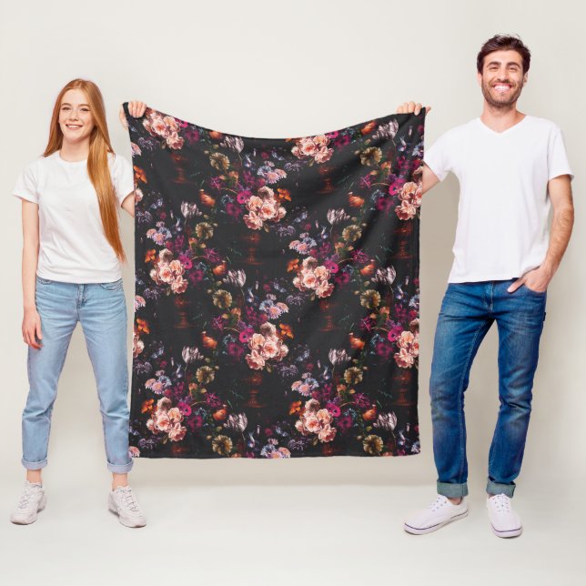 Elegant Vintage Dark Moody Burgundy Floral  Fleecefilt (På plats)