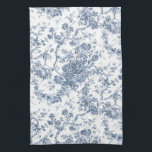 Elegant Vintage Fransk Engraved Blommigt Toile-Blu Kökshandduk<br><div class="desc">Elegant och porös vintage blå och vit rocka de jouy mönster med exotiska blommor,  vinstockar och bladverk som är sammanflätade med trädgårdar och basket i ro. Mönster anpassades från ett textilfragment av historisk Fransk ca 1910 i Smithsoniska samlingen. Mönster är högt men kan inte tippas.</div>