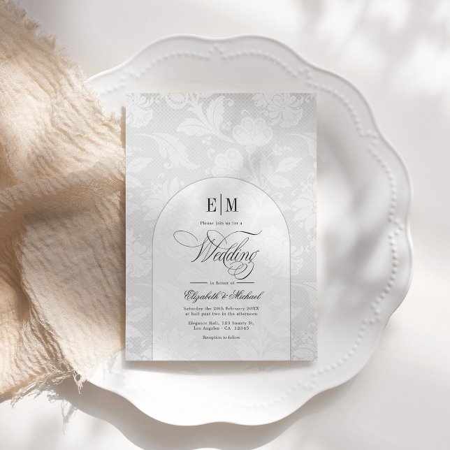 Elegant Vintage Spetsbåge Monogram Vit Bröllopsinb Inbjudningar (Elegant Vintage Lace Arch Monogram White Wedding Invitation)