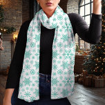 Elegant Vinter Teal Snowflake-jul Sjal<br><div class="desc">Backa dig själv i helgdag elegans med den vackra chiffonslöjan med ett känsligt tealsnöflingande mönster. Perfekt för att göra vinterutrustningar bekväma är denna lättviktiga och andliga sjal perfekt för både avslappnad och formellt tillfälle. Vare sig du klappar eller behåller den för dig själv, gör den tidlösa snöflingan till ett oundgängligt...</div>