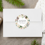 Elegant VinterBlommigt Helgdag för andningsskydd P Runt Klistermärke<br><div class="desc">Våra vackra helgdag i vinterkanten har en krans av vattenfärgade blommor i elfenbensfärgaden, lush grönt blad, gräs-koner och hullbär som omger "Hjärtaste Helgdagar" eller det hälsning du valt. Anpassa anpassningsbarnas helgdag genom att lägga till ditt namn eller annan anpassningsbar. Perfekt till använda som kuvertförseglingar, presentsälar, märkre, hantverk m.m. Designad att...</div>