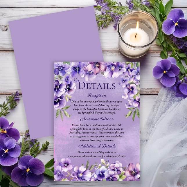 Elegant Violet Floral Wedding Details Inbjudningar (Elegant violet florals for a refined and timeless wedding details card.)