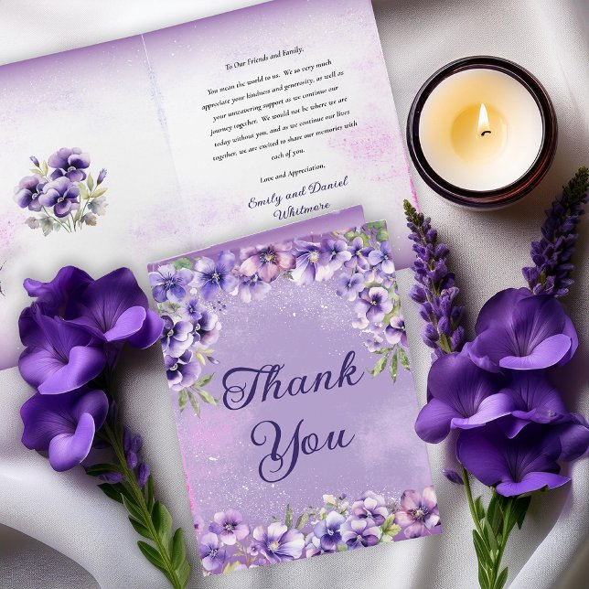 Elegant Violett Blommig Bröllop Tack Kort (Elegant violet florals for a refined and timeless wedding folded thank you card)