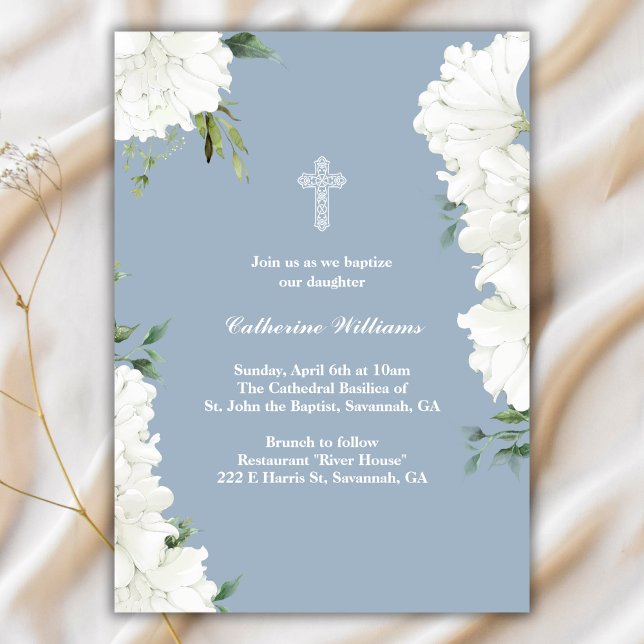 Elegant Vit Blommigt Dusty Blue Baptism Inbjudningar (Elegant White Floral Dusty Blue Baptism Invitation)