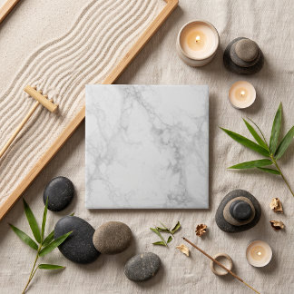 Elegant vit Carrara-marmor med mjuk grå ådring Kakelplatta