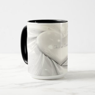 Elegant vit kräm hjärta mugg