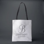 Elegant Vit marmor Personlig Bridesmaider Tygkasse<br><div class="desc">Elegant Vit marble Personlig Bridesmaids Gifts med personlig monogram i elegant calligraphy font stil med bridesmaads namn och rubrik i klassiskt serif font stil på vit marble-bakgrund. Även perfekt för Maid of honor,  Flower Girl,  Budens mamma m.fl.</div>
