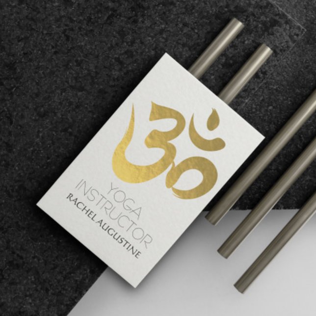 Elegant vit och guld Om-symbol yogainstruktör Visitkort (Skapare uppladdad)