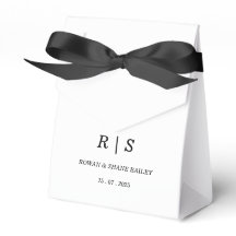 Elegant vit presentlåda med svart monogram