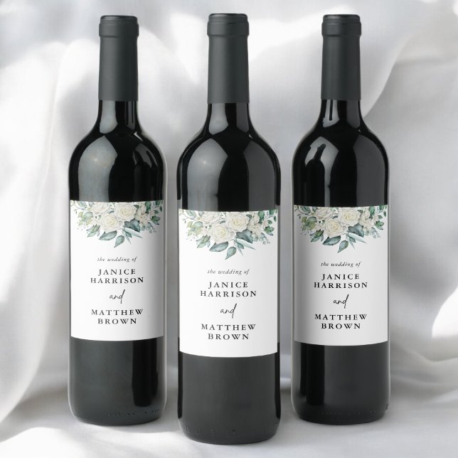 Elegant vit ros grönska blomsterbröllop vinflaska etikett (White rose greenery wine label adds elegant charm while personalizing your wedding bottles.)