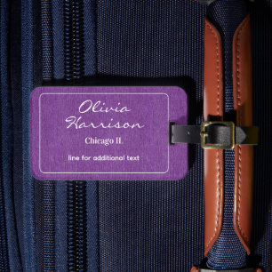 Elegant vit text på lila denimtryck bagagebricka