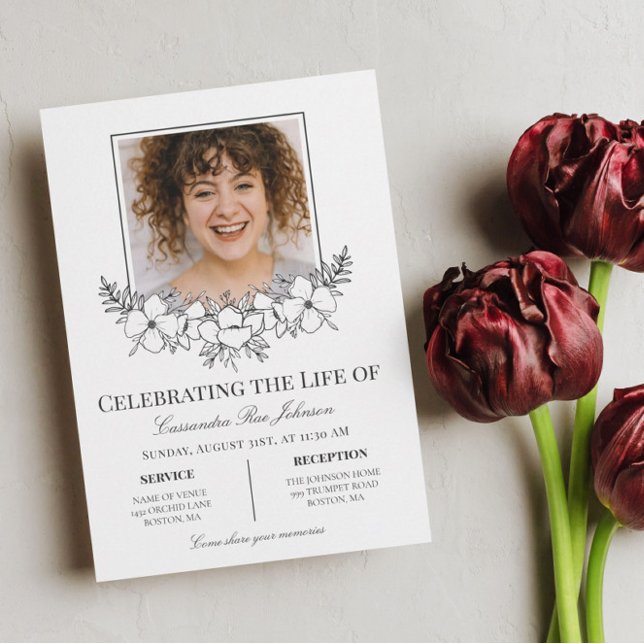 Elegant - vita blommor med foto-memoriaflöde inbjudningar (Skapare uppladdad)