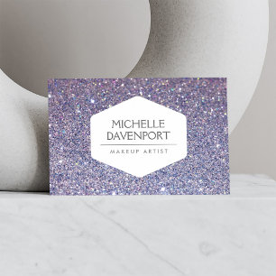 ELEGANT VITE EMBLEM PÅ BAKGRUND AV VIOLET GLITTER VISITKORT