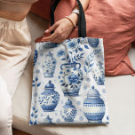 Elegant Watercolor Blue Ginger Burk Mönster Tygkasse<br><div class="desc">Gå ut i stil med den här snyggten till väskan, adorerad med vår charmerande vattenfärgsblått och vita ingefära burk mönster. Denna moderna och funktionella väska är perfekt för vardaglig använda och erbjuder gott om utrymme och hållbarhet, samtidigt som man visar eleganten och de traditionella motiven till potteriet. Vare sig du...</div>