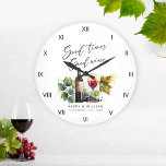 Elegant Watercolor Vin Newlyweds Namn Stor Klocka<br><div class="desc">Den här eleganten har Watercolor Vin Newlyweds' Namn Large Clock en vackert utformad vattenfärgsdesign av ett glas av vin och flaska, och skapar den som en idealisk gåva för vilken möhippa, årsdag eller bröllop som helst. Den här klocka tillför lite sofistikering till vilket utrymme som helst och fungerar som en...</div>