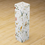 Elegant Watercolor Wildblomma Garden Presentask För Vinflaska<br><div class="desc">Var försiktig med detta tema för den vismska vildblomsterträdgården för vinden med fåglar och fjärilar som är gjorda i vackra vattenfärger. Så många gåvor från fantastisk till ge för bröllop,  födelsedagar,  mors dag,  möhippor,  fars dag,  helgdagar och mycket mer</div>